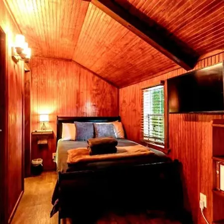Cajun Stays - The Cabin Tiny Home